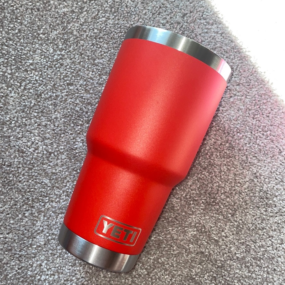 YETI — canyon red 30oz tumbler